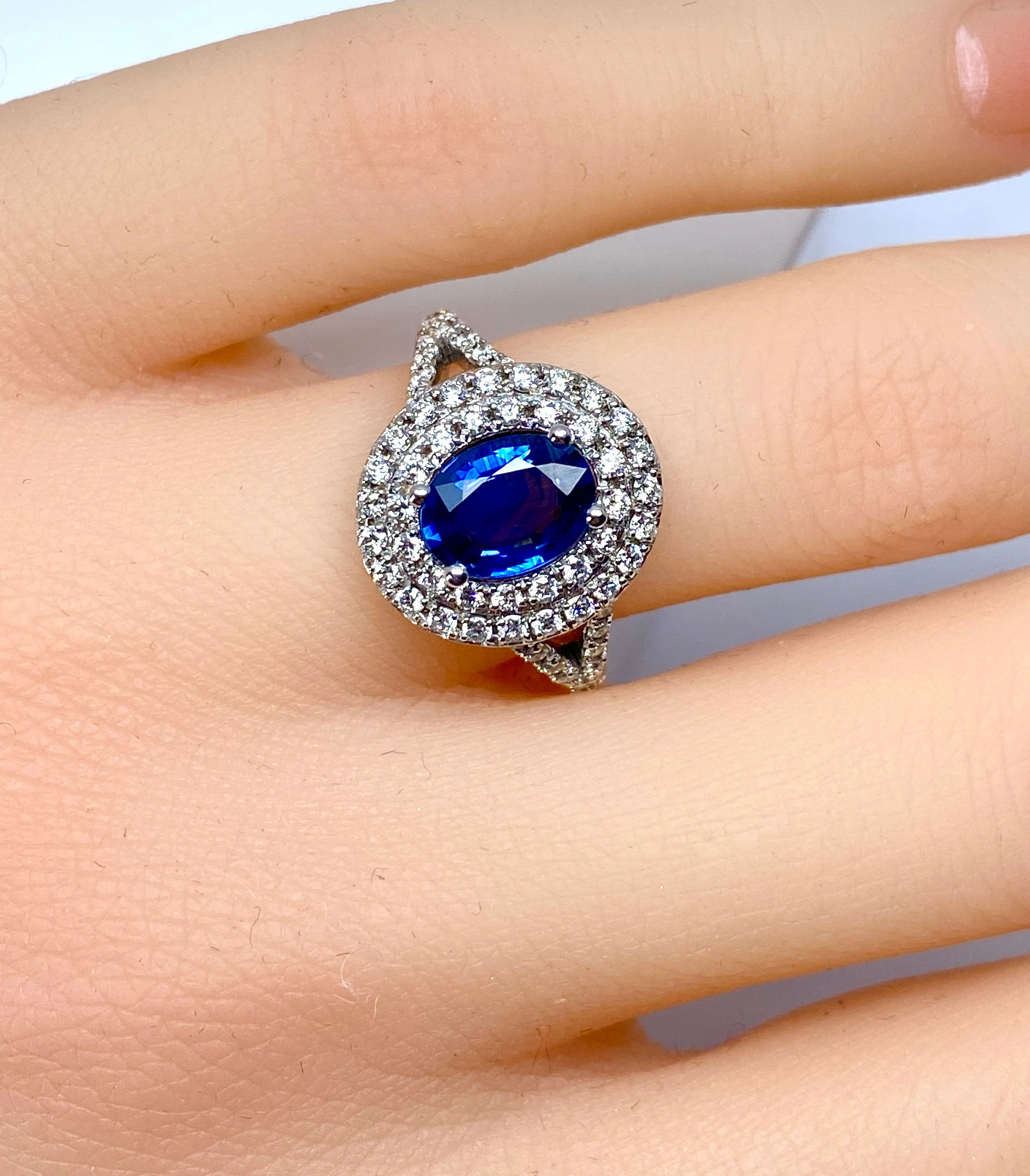 Bague en or blanc 18 carats en saphir et diamants - Image 2
