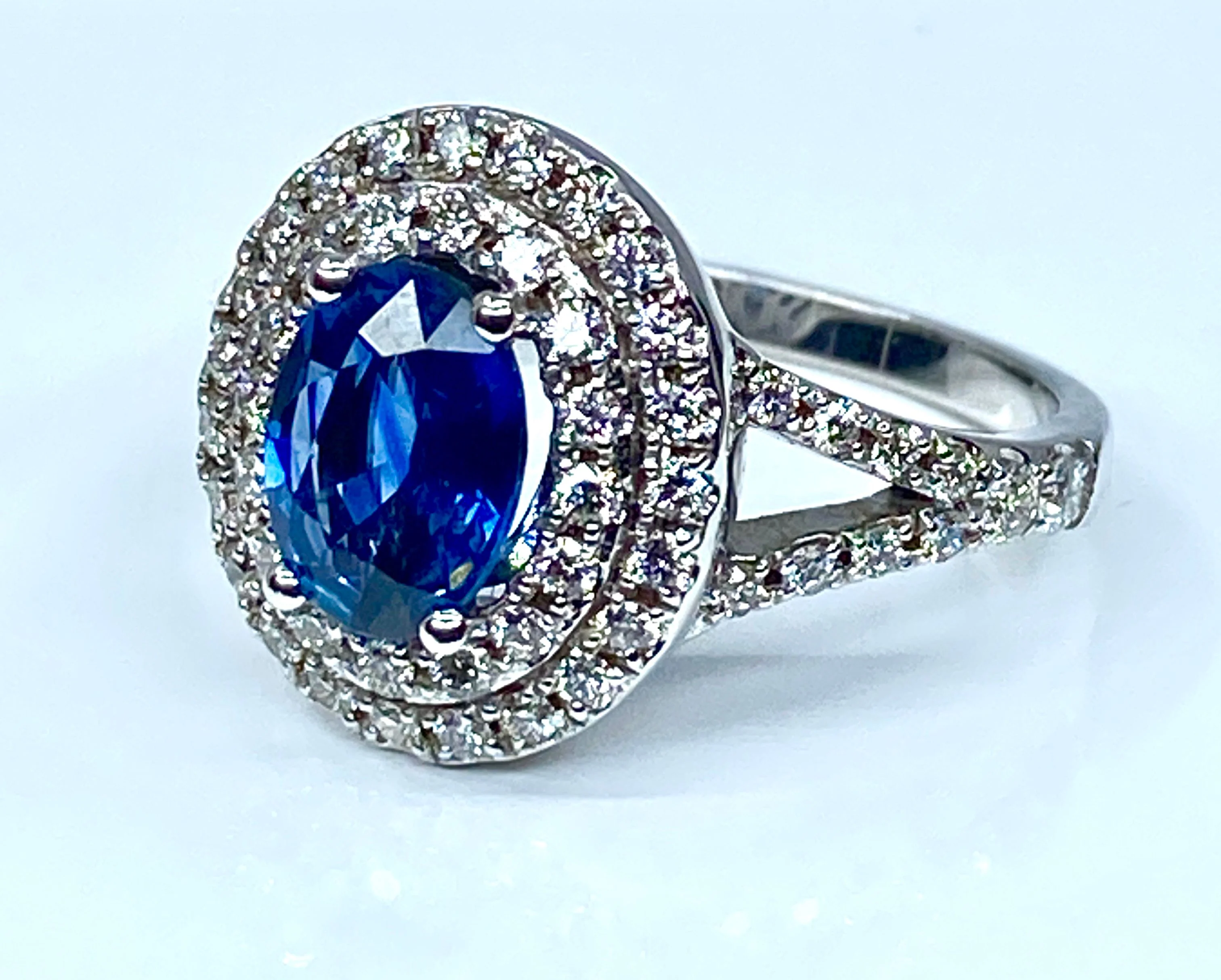 Bague en or blanc 18 carats en saphir et diamants - Image 9