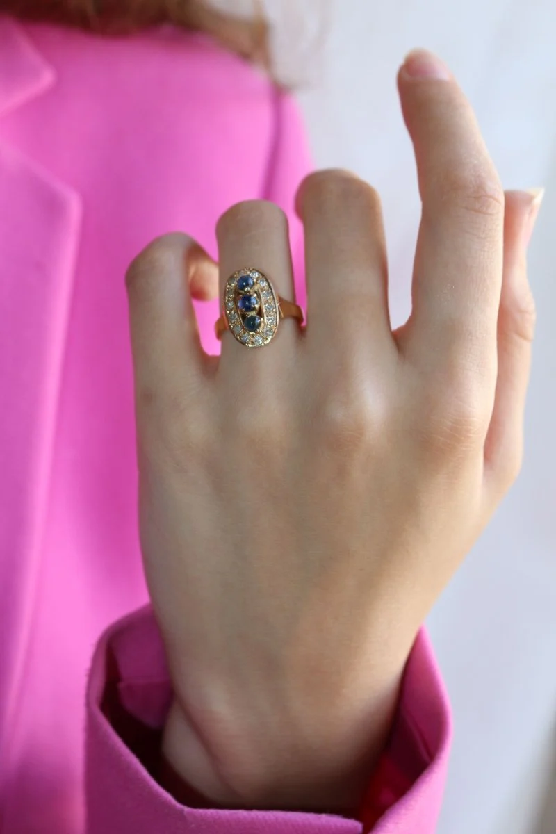 Bague trilogie de saphirs et diamants - Image 11