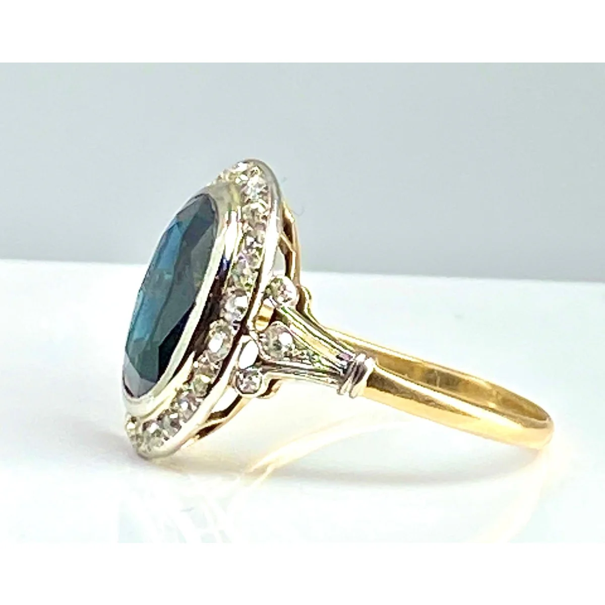 Bague en or jaune, or blanc, saphirs et diamants - Image 4