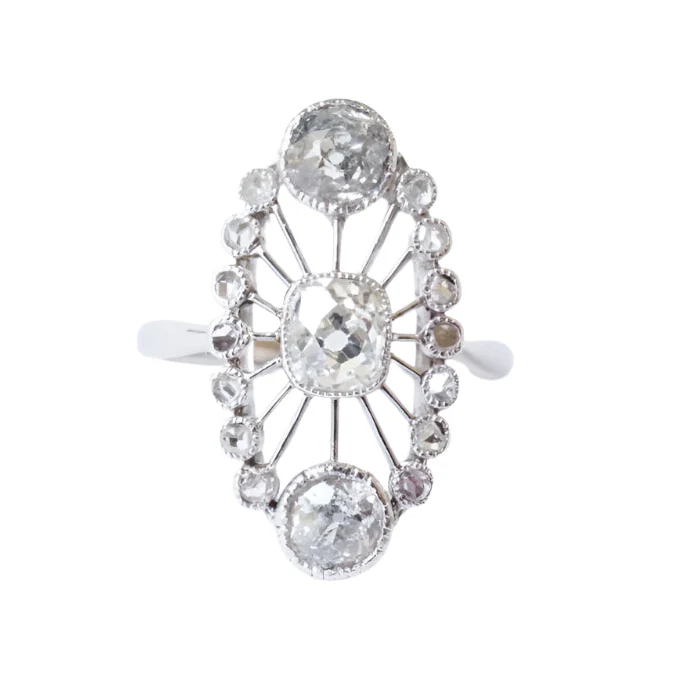 Bague Marquise en or blanc, platine et diamants