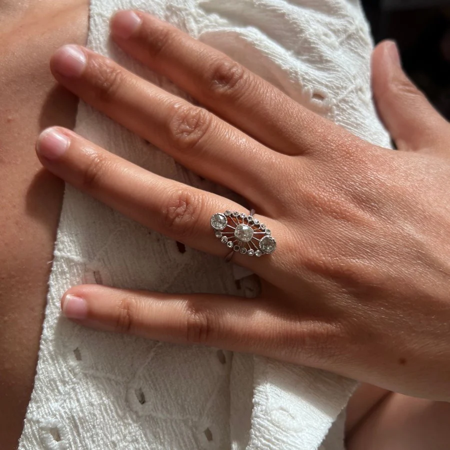 Bague Marquise en or blanc, platine et diamants - Image 2