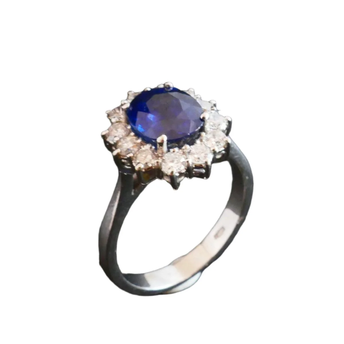Bague Marguerite en or blanc, saphir naturel et diamants - Image 5