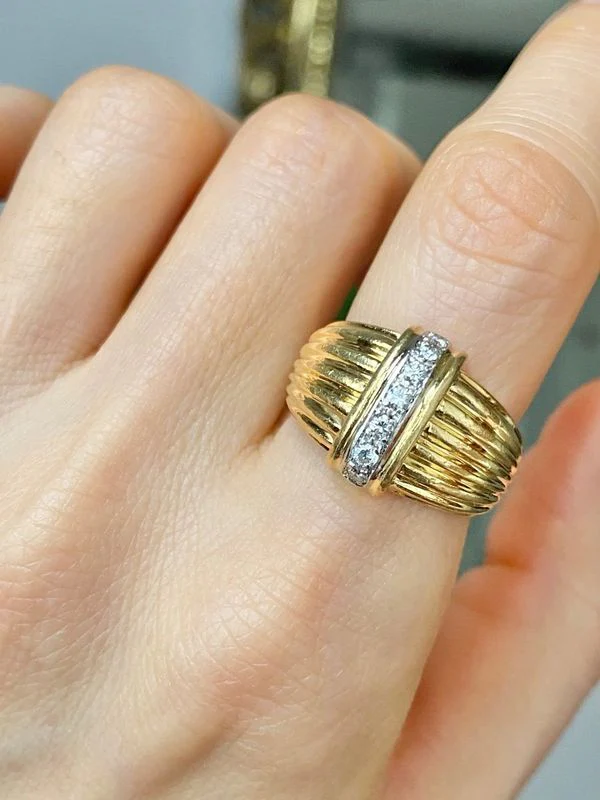 Bague Bandeau godronné en or 18k et diamants - Image 2