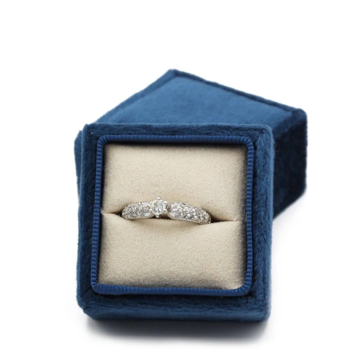 Bague Alliance en or blanc et diamants - Image 6