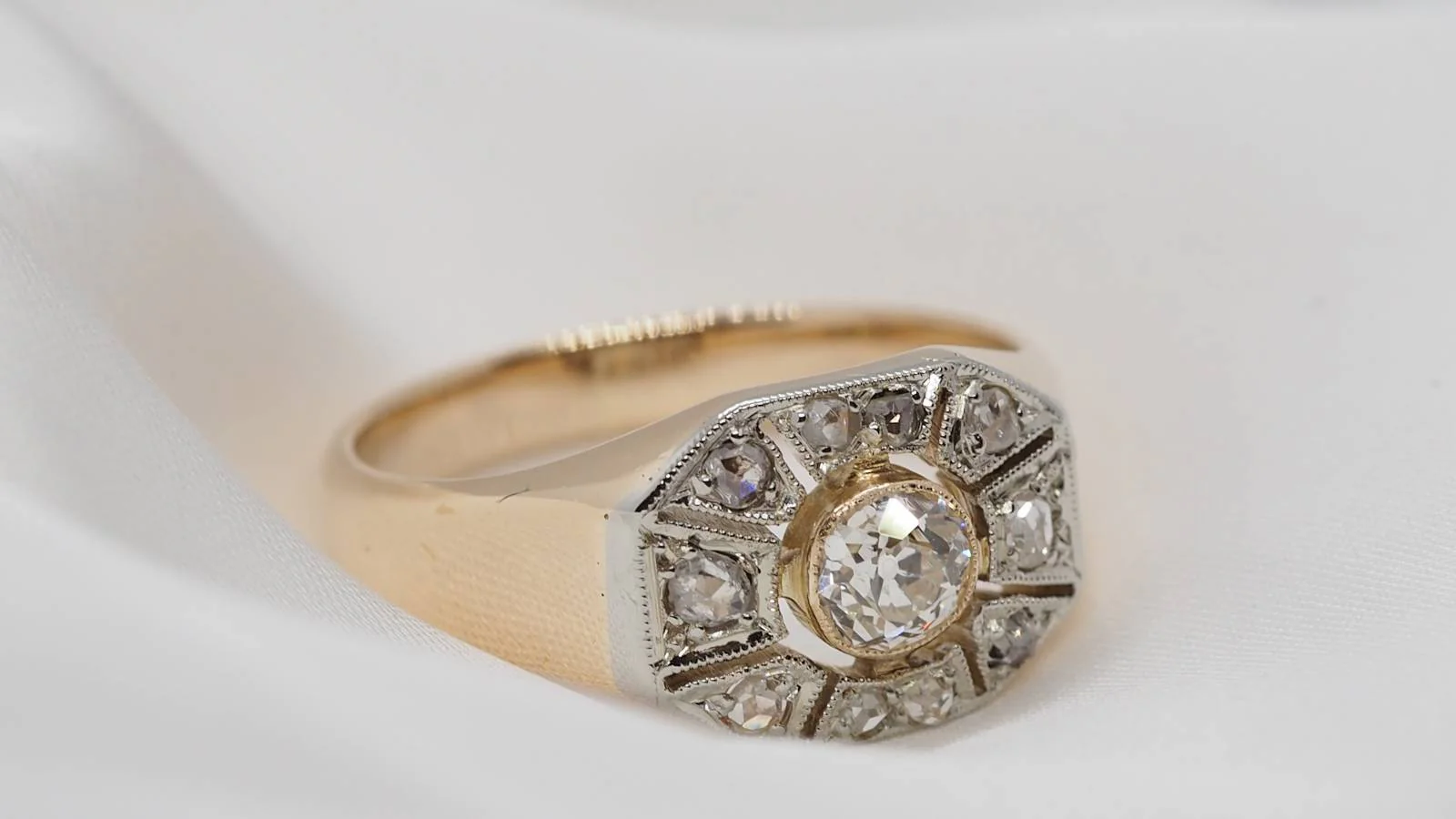 Bague en or bicolore et diamants - Image 4