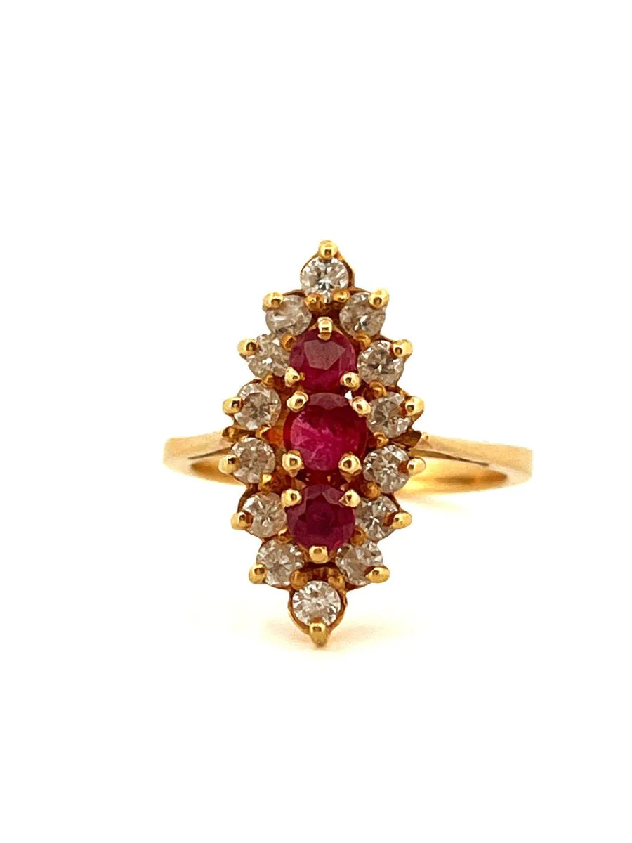 Bague Marquise en or jaune et en rubis et diamants