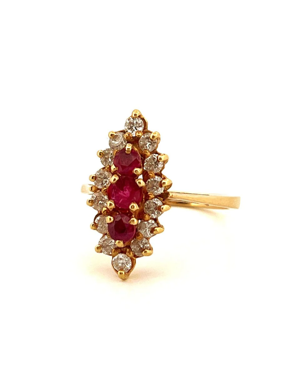 Bague Marquise en or jaune et en rubis et diamants - Image 3
