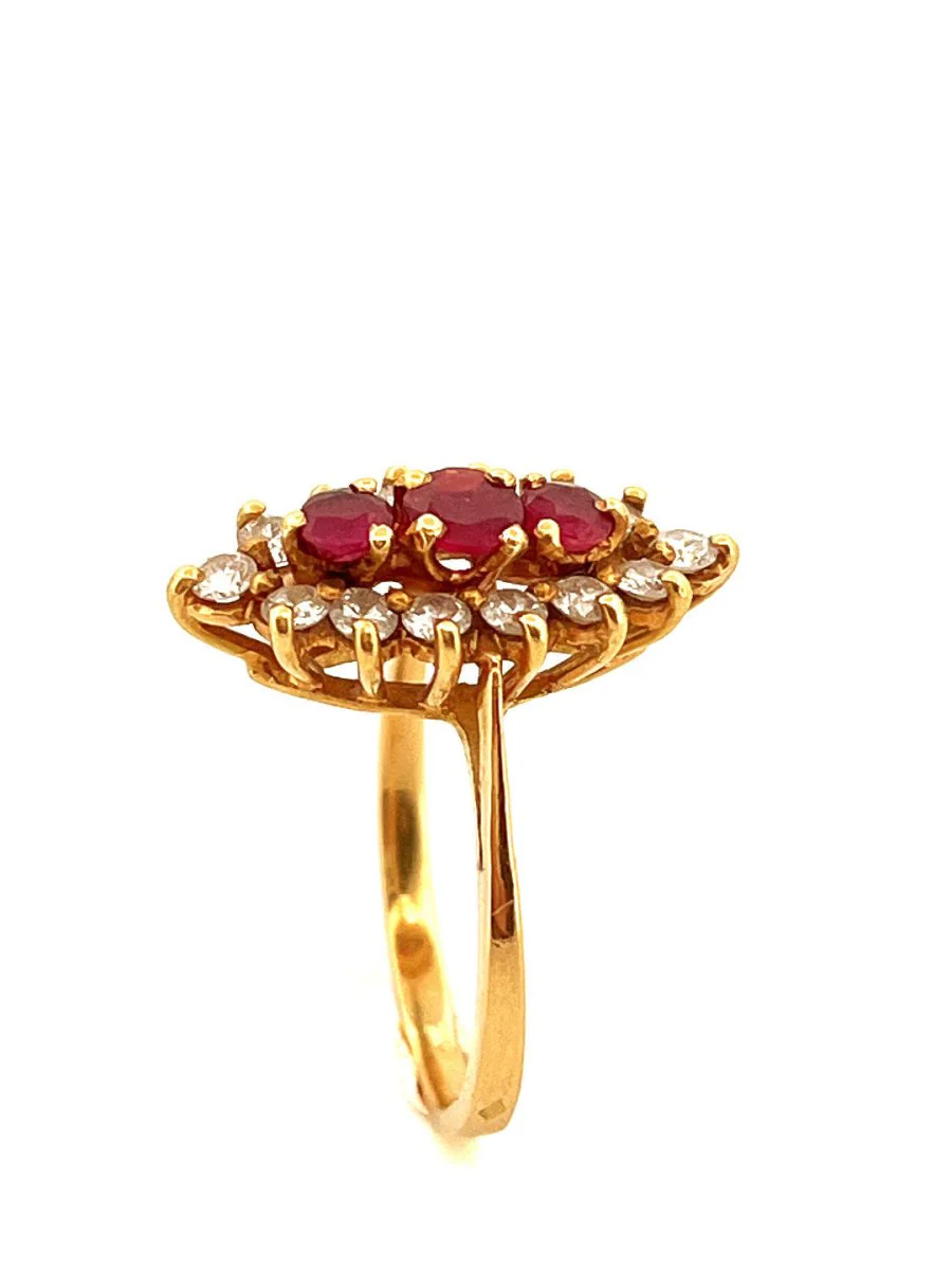 Bague Marquise en or jaune et en rubis et diamants - Image 4