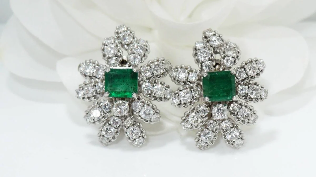 Boucles d'oreilles Clips importantes en or blanc émeraudes et diamants - Image 5