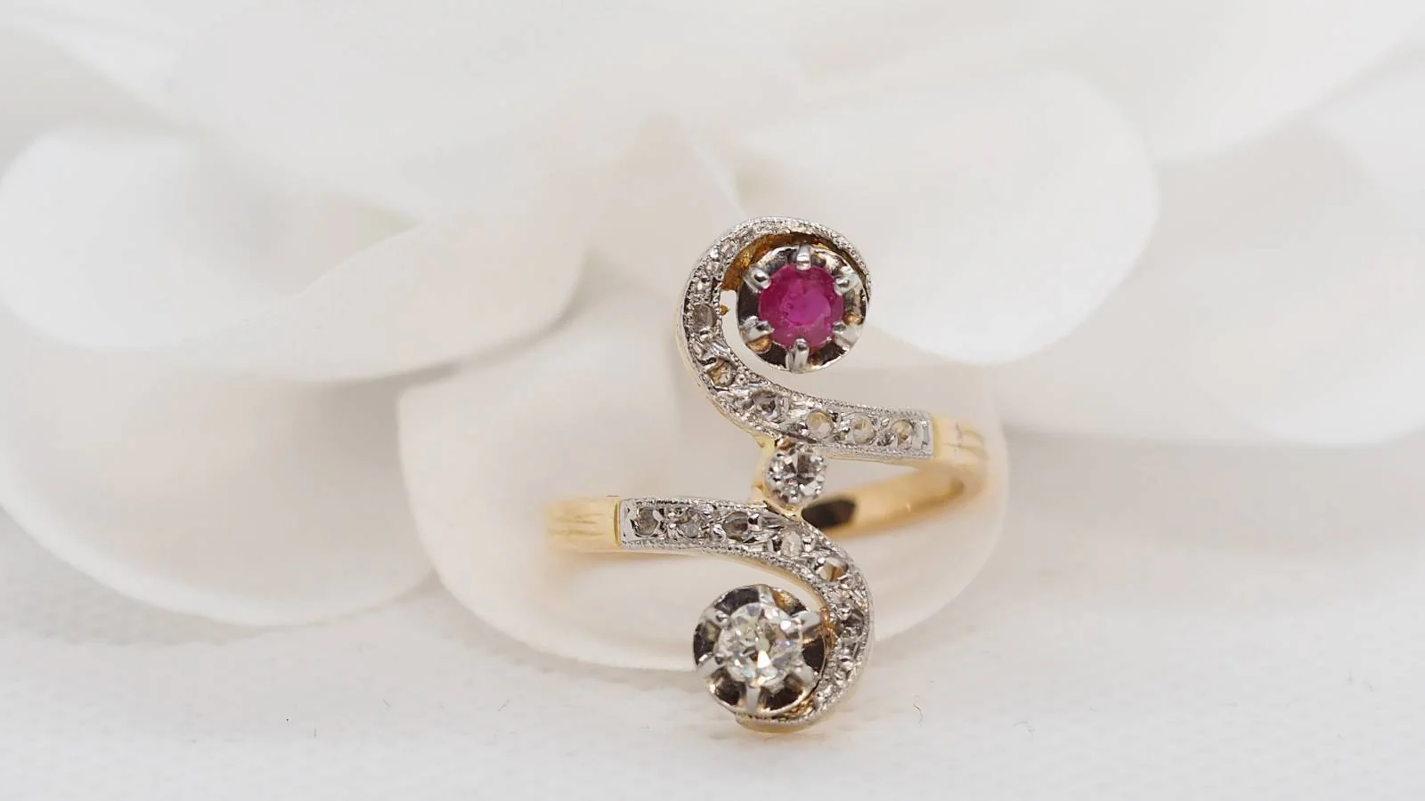 Bague Toi et Moi en or, rubis et diamants