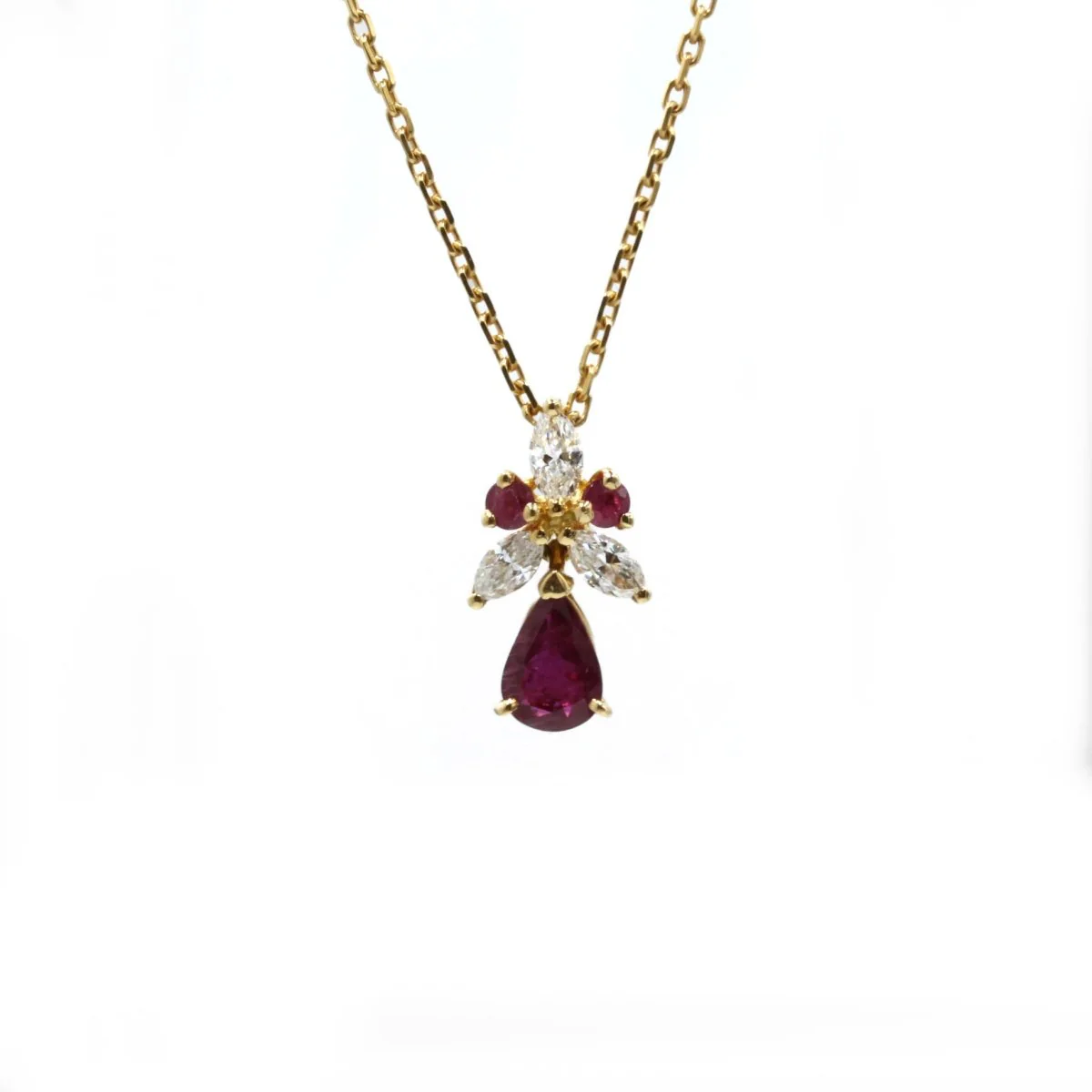 Collier - Or jaune, rubis et diamants