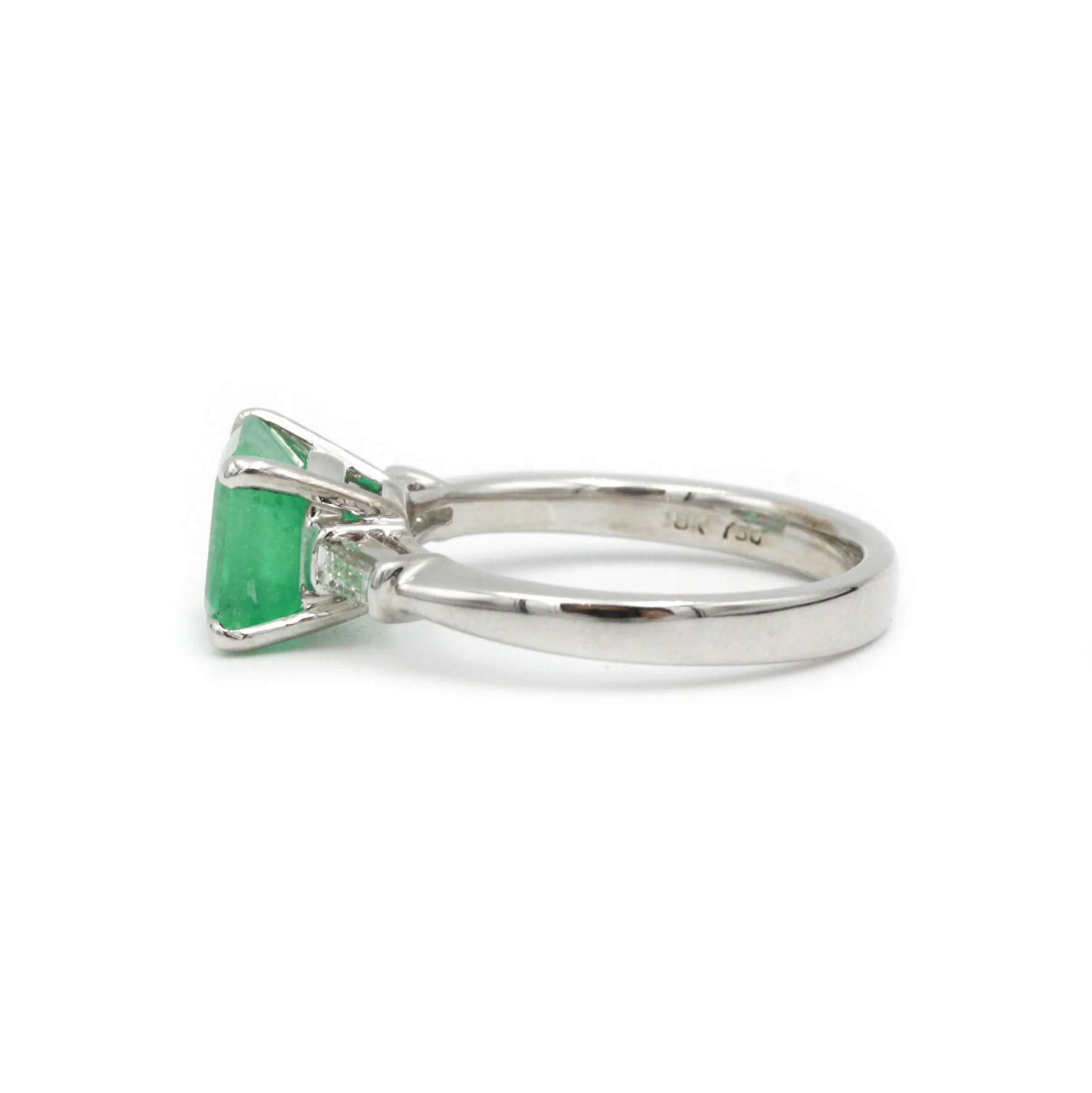 Bague en or blanc, émeraude et diamants - Image 3