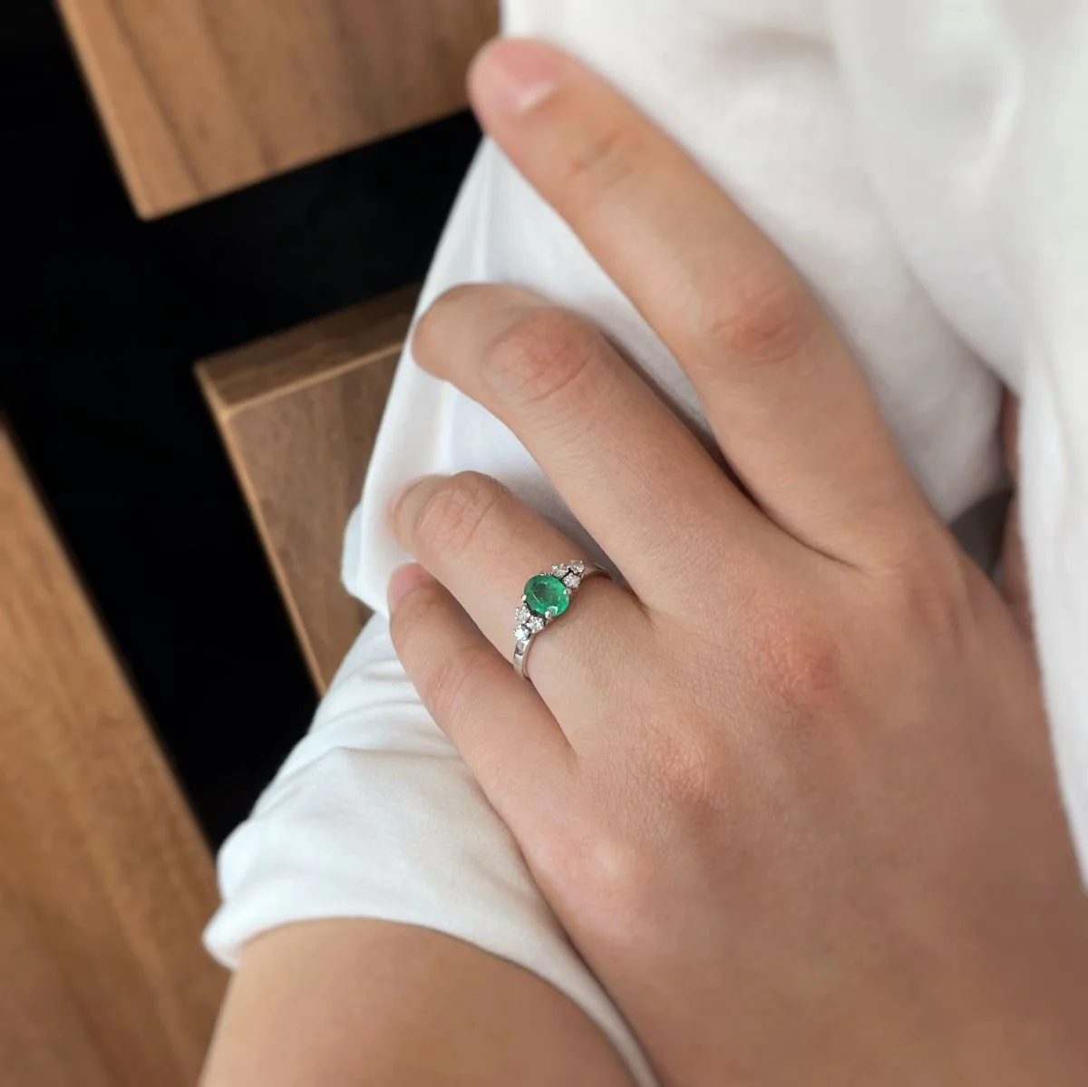 Bague - Or blanc, Diamants & Emeraude - Image 4