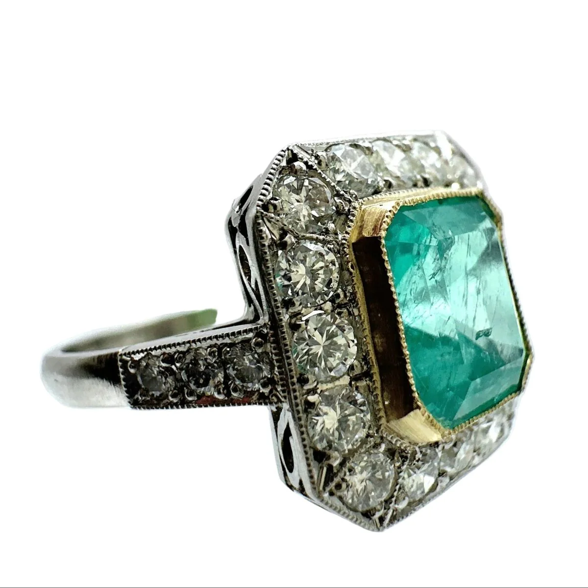 Bague Entourage en or jaune, platine, émeraude et diamants - Image 3