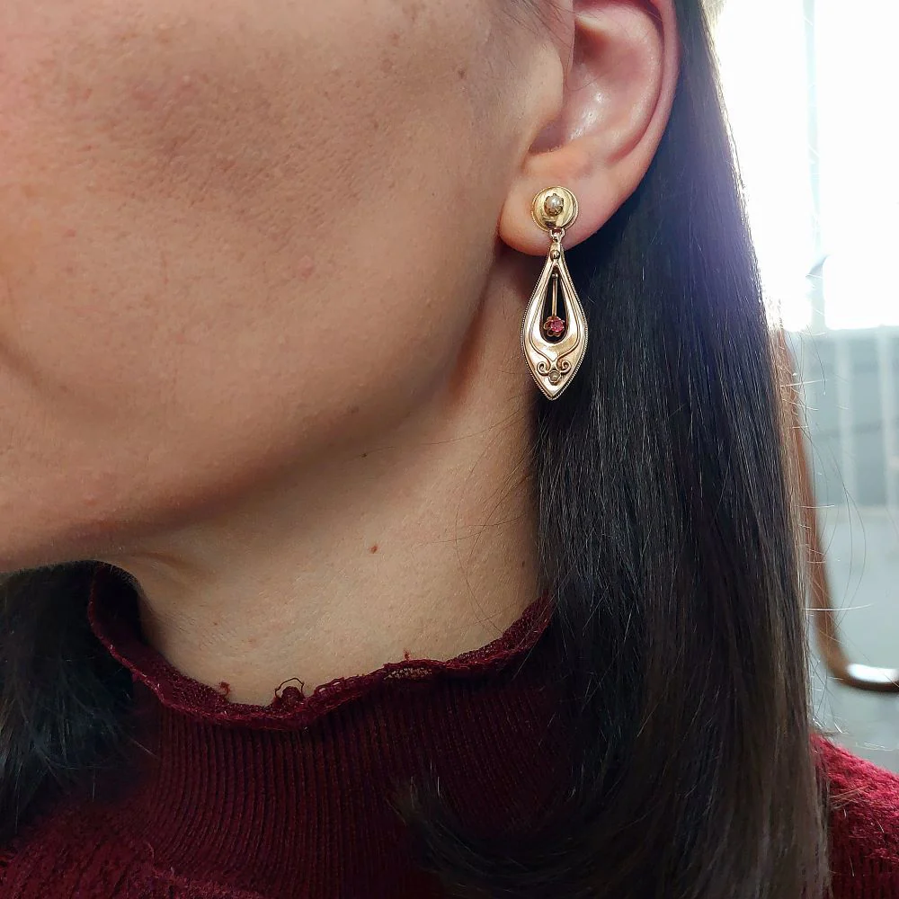 Boucles d'oreilles Pendantes en or jaune, rubis et perles - Image 2