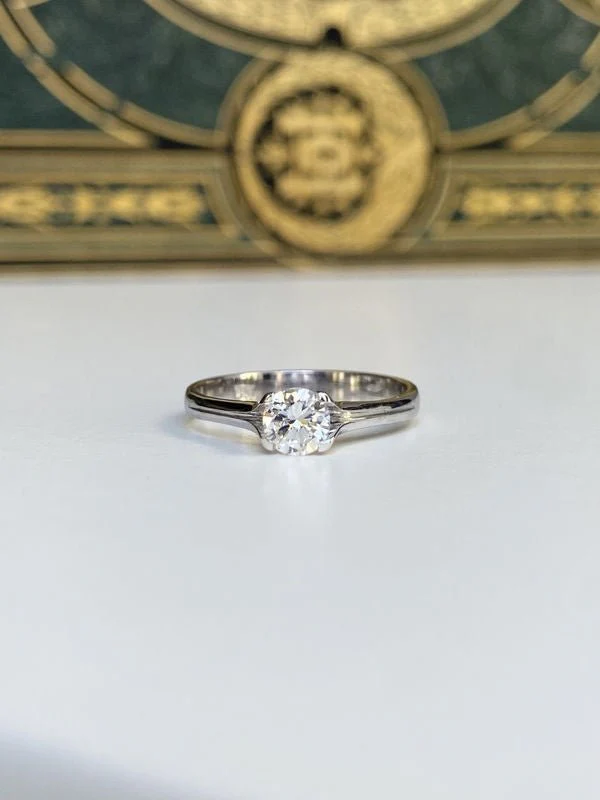 Bague solitaire en or blanc 18K et diamant - Image 2