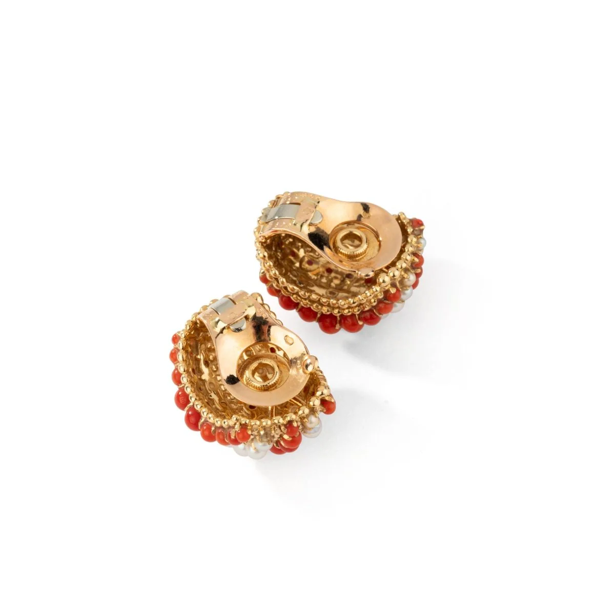 Boucles d'oreilles VAN CLEEF & ARPELS "Twist" en or jaune, corail et perles - Image 3