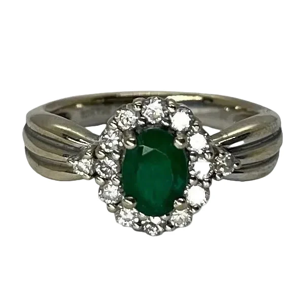 Bague Entourage en or blanc, émeraude et diamants