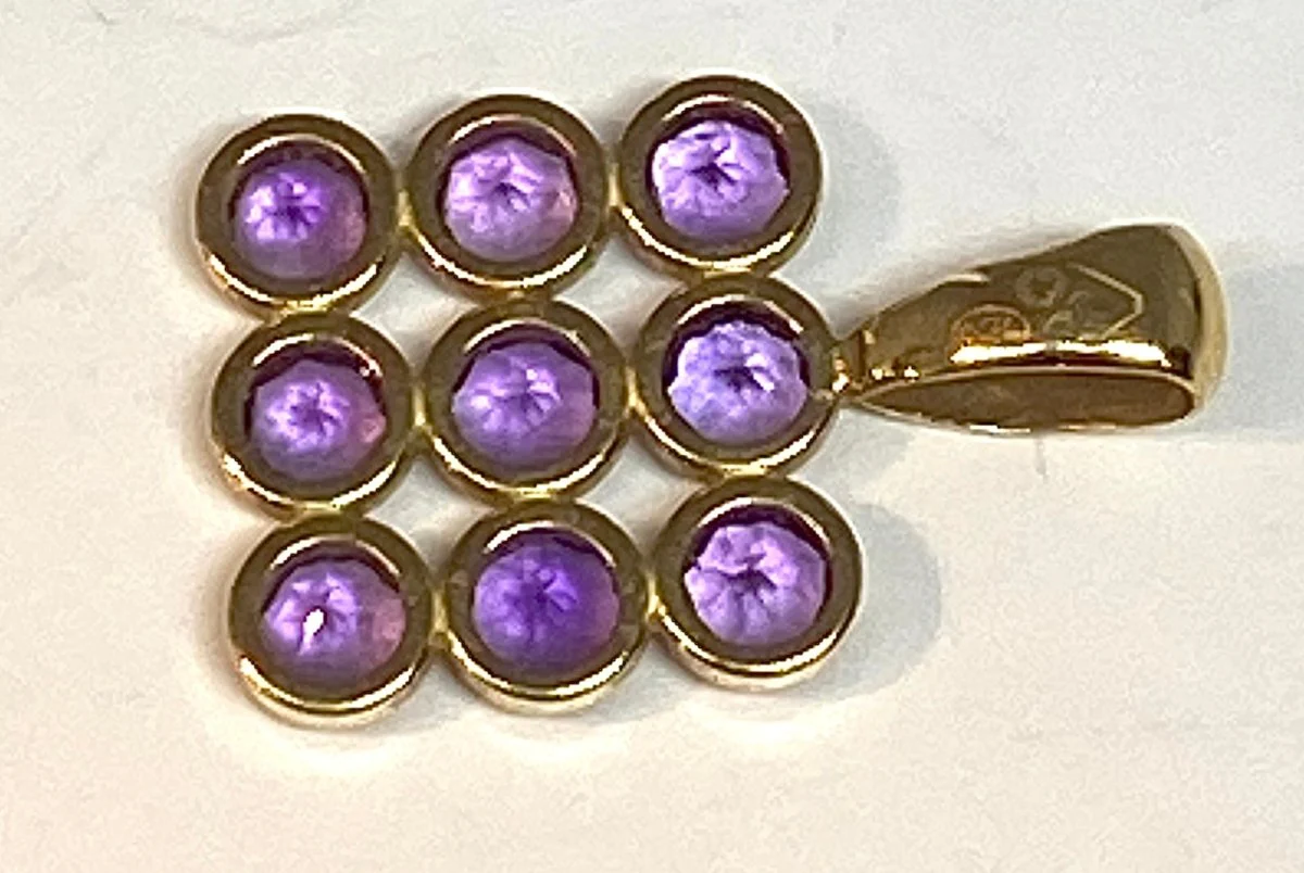 Pendentif en or 18 carats serti de 9 améthystes - Image 2