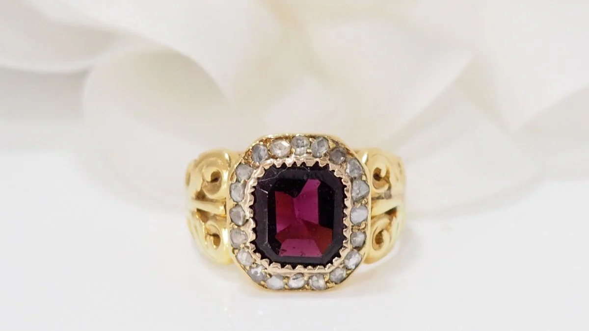 Bague En Or Jaune, Grenat Et diamants taille rose
