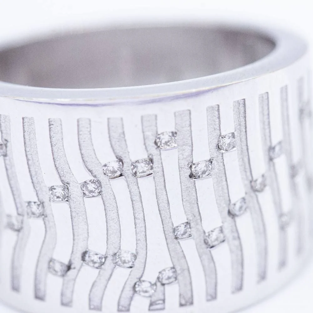 Bague Bandeau BAMBU en or blanc et diamants d'occasion - Image 5