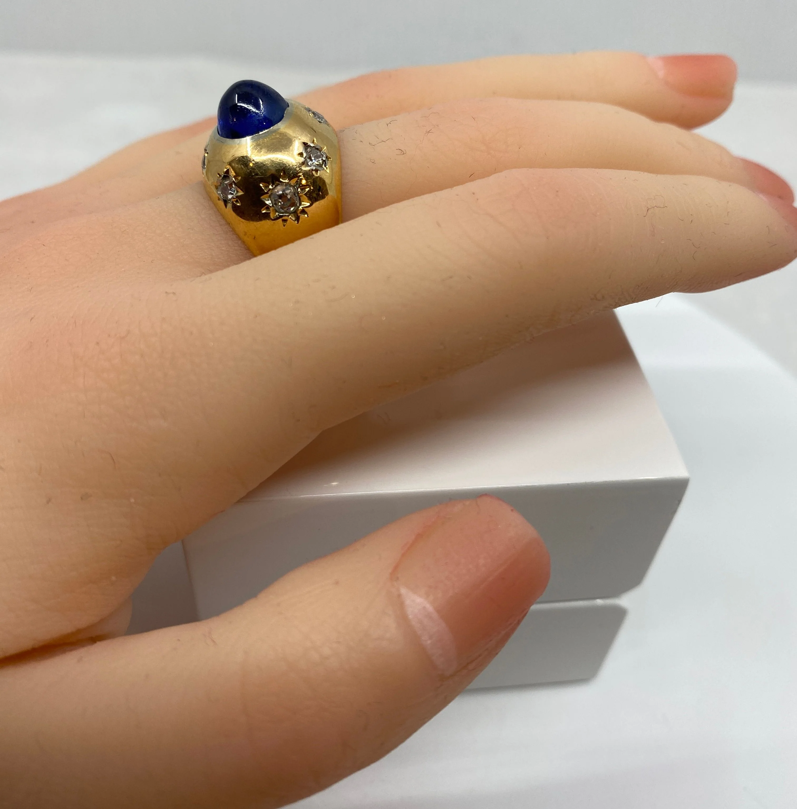 Bague en or 18 carats, saphir cabochon 5.10 ct ceylan non chauffé vers 1940 - Image 10