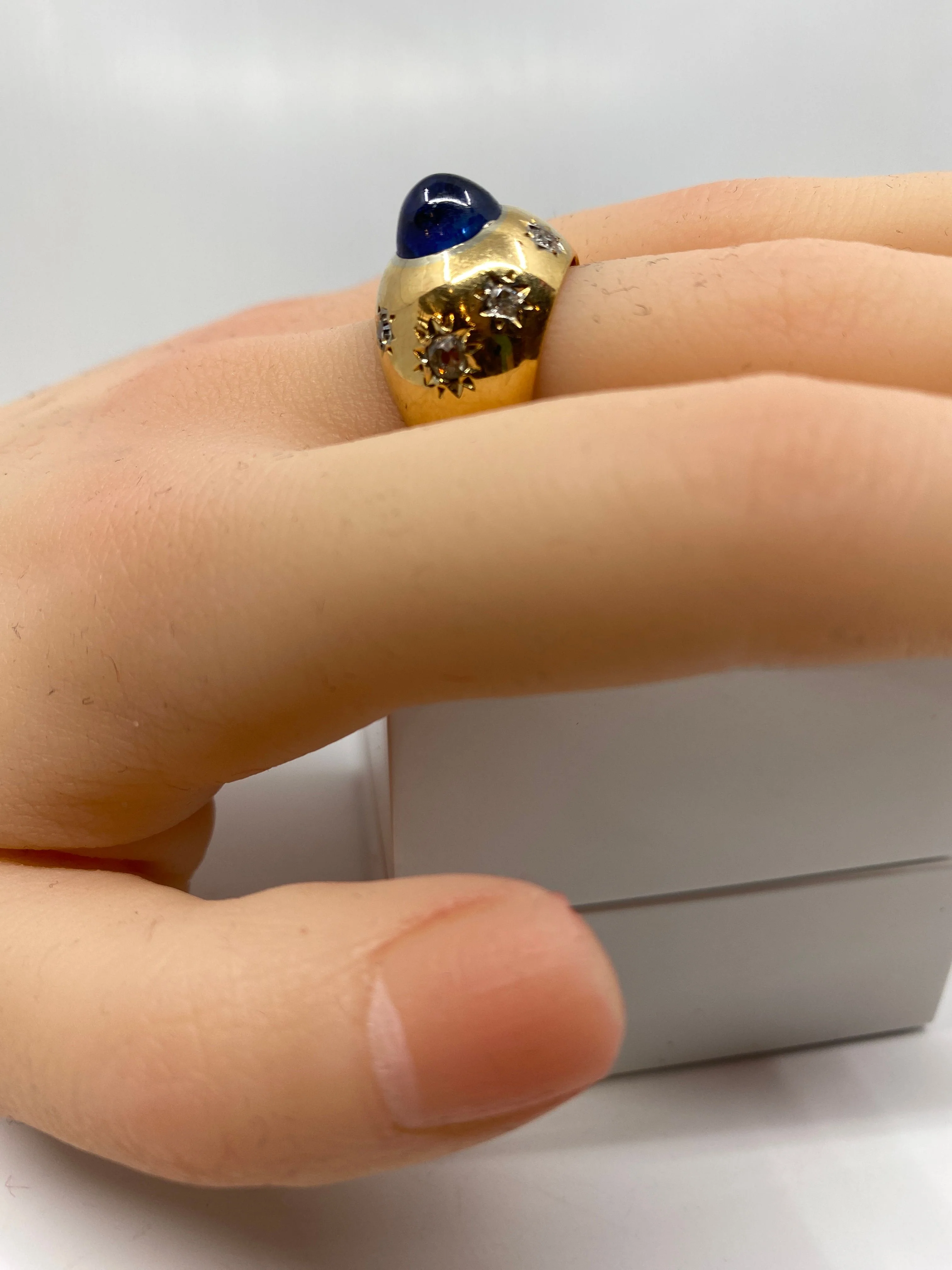 Bague en or 18 carats, saphir cabochon 5.10 ct ceylan non chauffé vers 1940 - Image 17