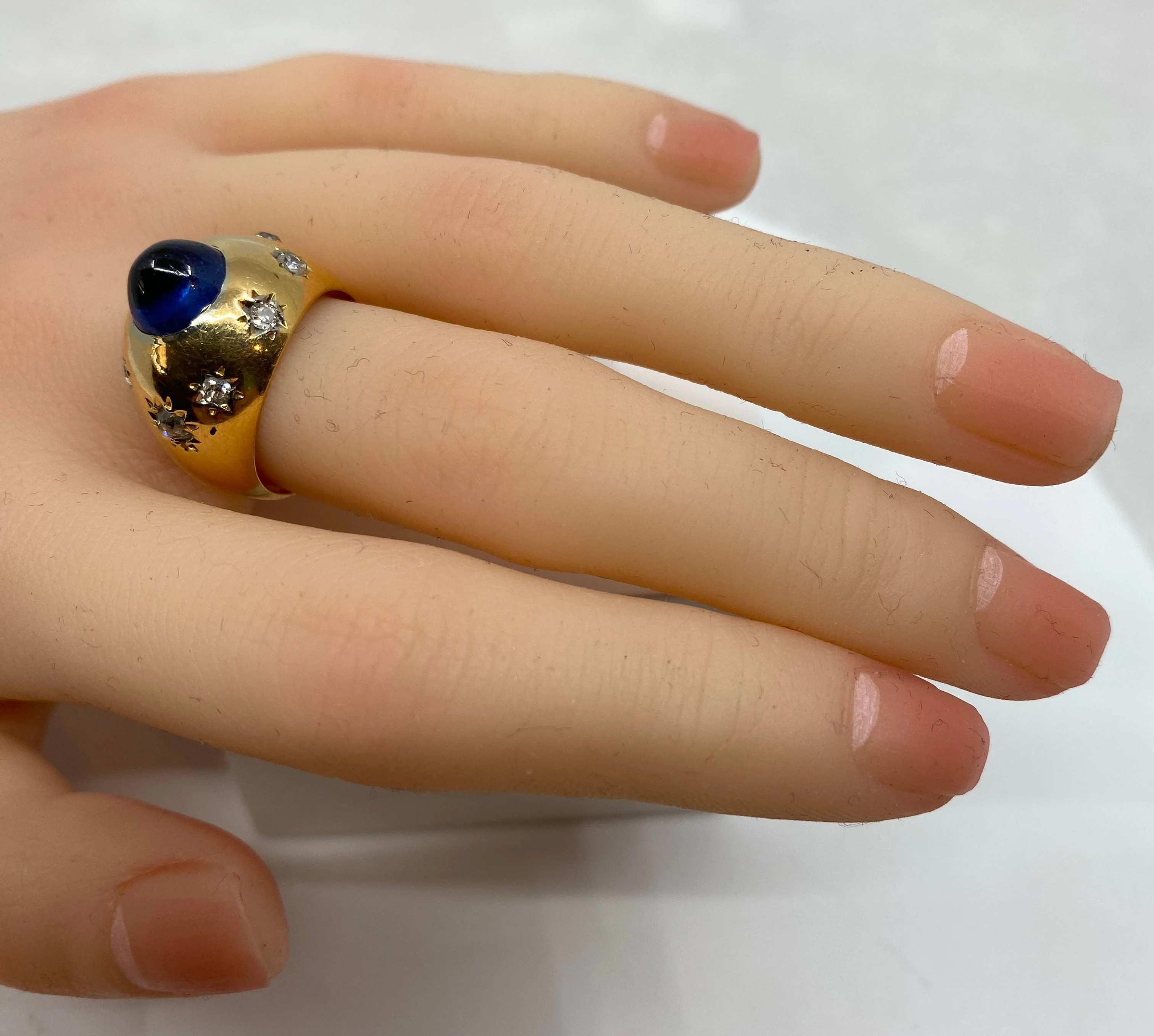 Bague en or 18 carats, saphir cabochon 5.10 ct ceylan non chauffé vers 1940 - Image 4