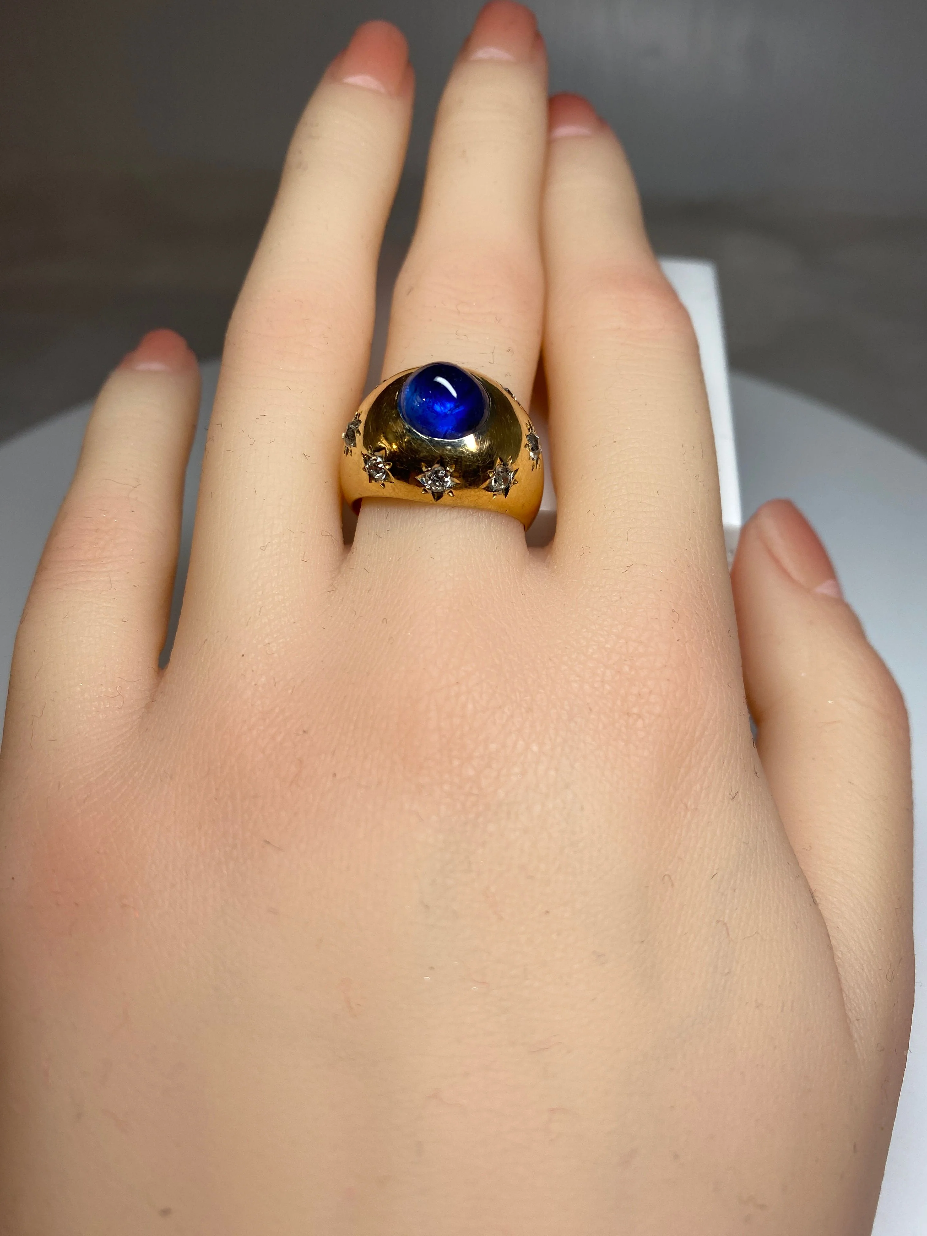Bague en or 18 carats, saphir cabochon 5.10 ct ceylan non chauffé vers 1940 - Image 8
