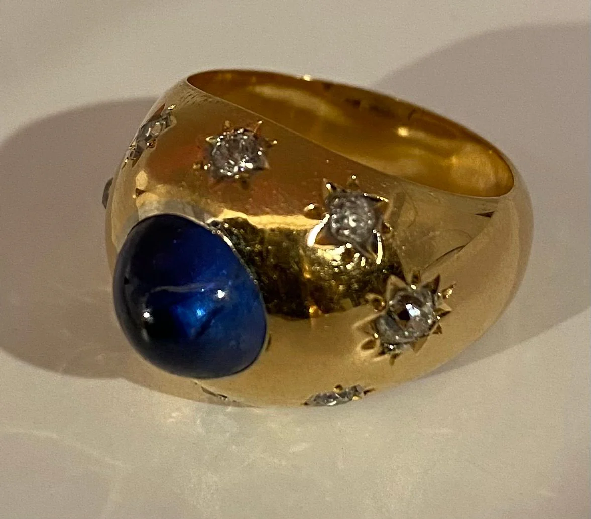 Bague en or 18 carats, saphir cabochon 5.10 ct ceylan non chauffé vers 1940 - Image 9