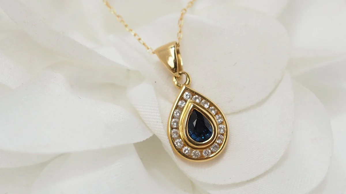Collier en or jaune, saphir et diamants - Image 3