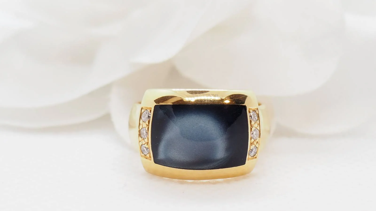 Bague Clozeau en or jaune, diamants et résine - Image 5