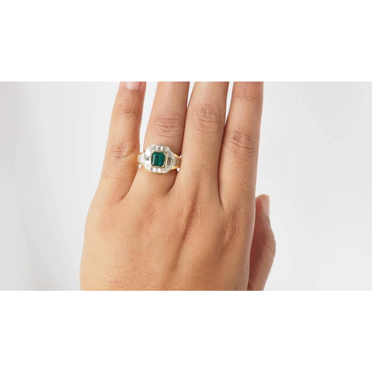 Bague vintage en or jaune, émeraude et diamants - Image 2