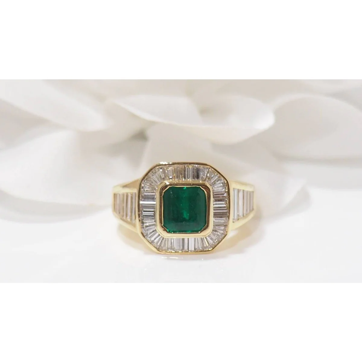 Bague vintage en or jaune, émeraude et diamants - Image 3