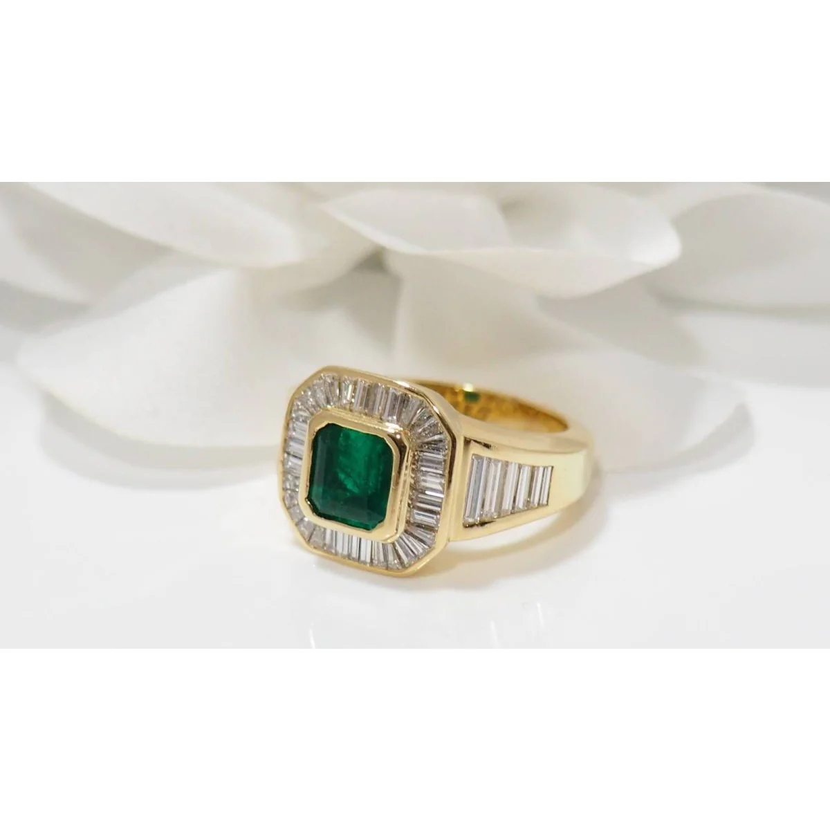 Bague vintage en or jaune, émeraude et diamants - Image 6