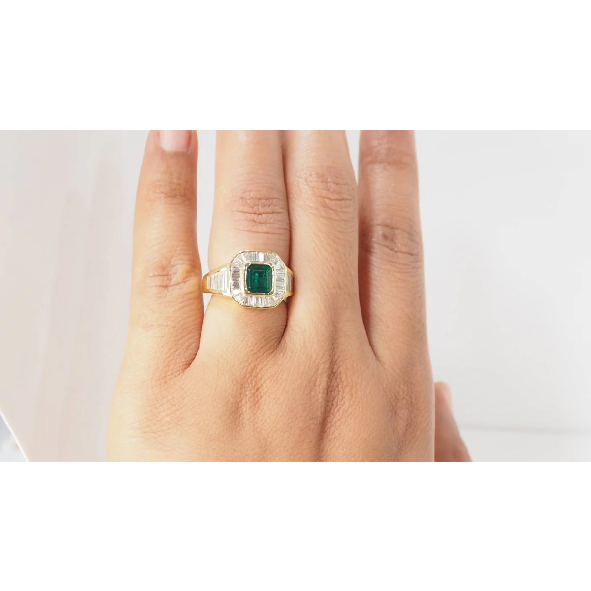 Bague vintage en or jaune, émeraude et diamants - Image 9