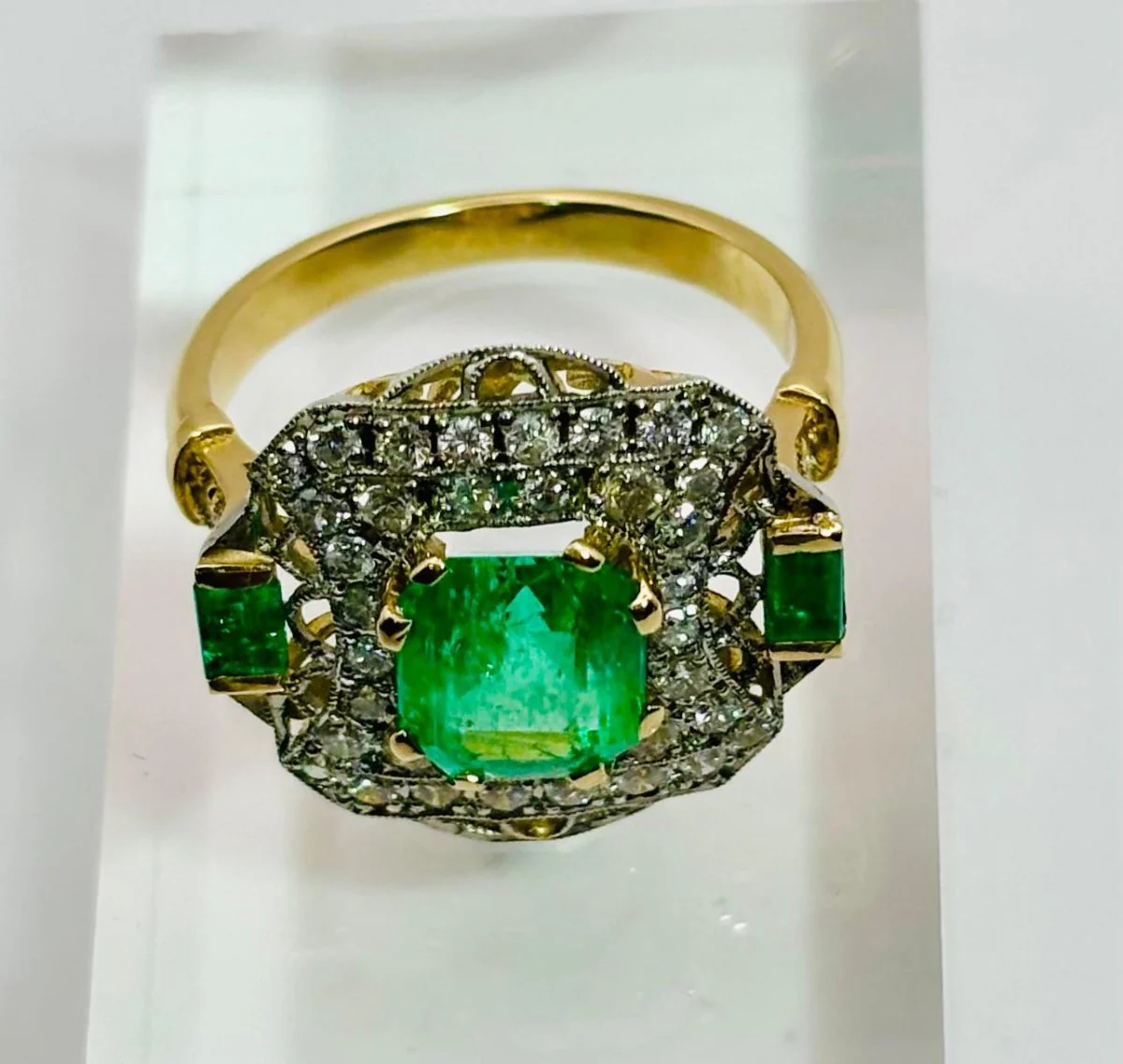 ANILLO EN ORO CON ESMERALDAS Y DIAMANTES - Image 4