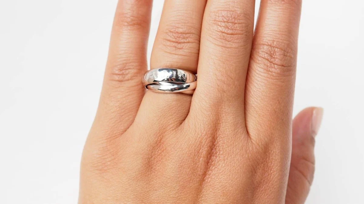 Bague CARTIER vintage Or Amour et Trinity en or blanc - Image 2