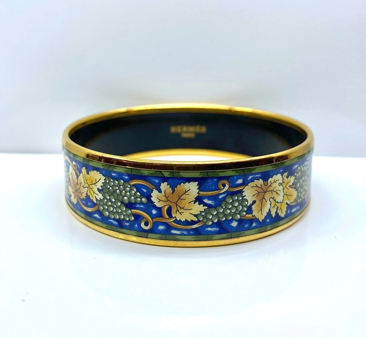 HERMÈS bracelet en métal doré et émail. - Image 3