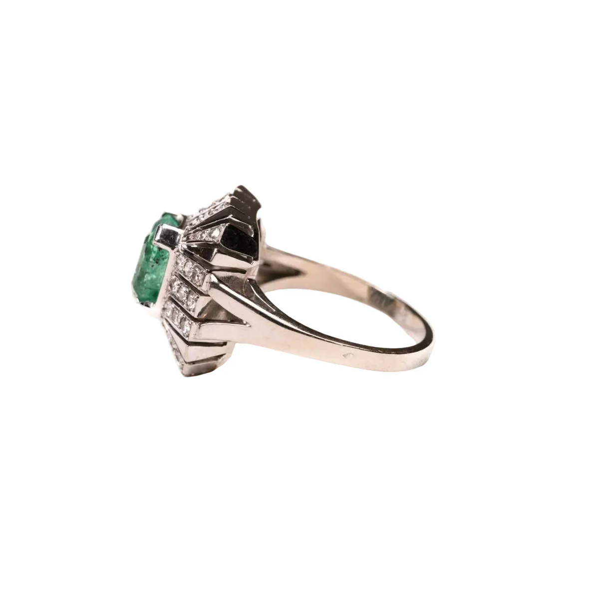 Bague Entourage en or blanc, platine, émeraude et diamants - Image 3