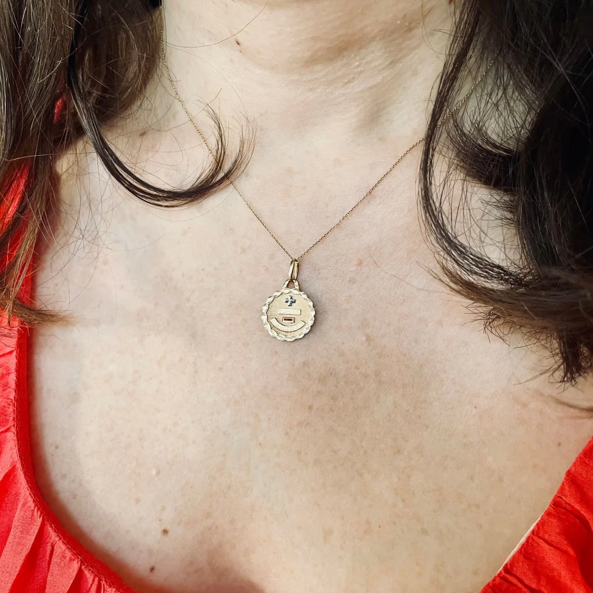 Pendentif AUGIS en or jaune, or rose, or blanc et rubis - Image 2