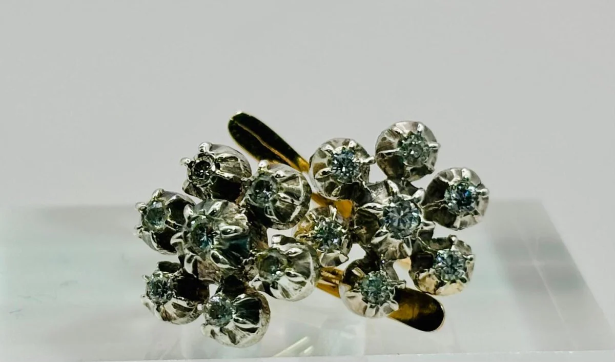 PENDIENTES VINTAGE EN ORO Y DIAMANTES - DISEÑO FLORAL - Image 3