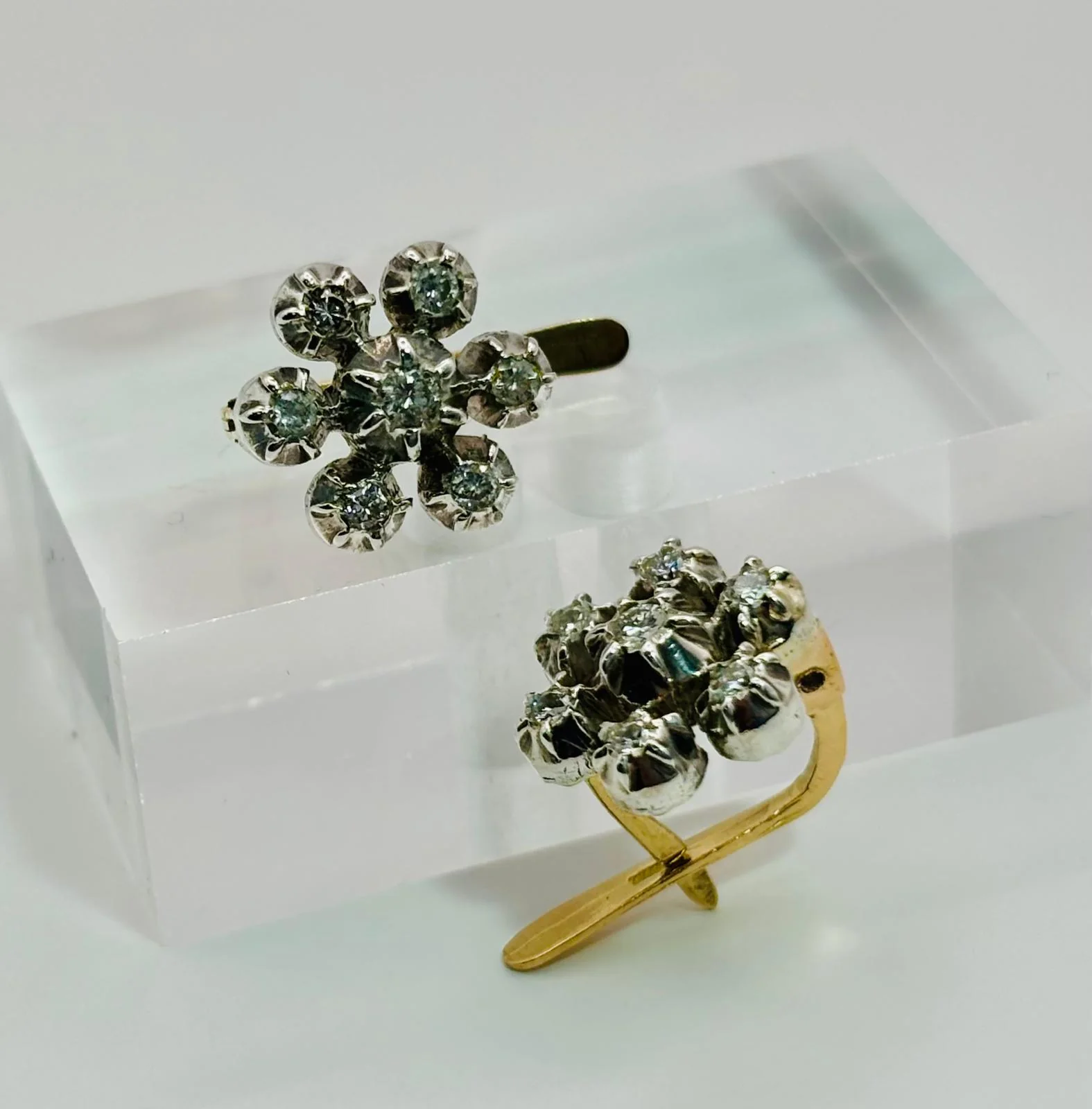 PENDIENTES VINTAGE EN ORO Y DIAMANTES - DISEÑO FLORAL - Image 4