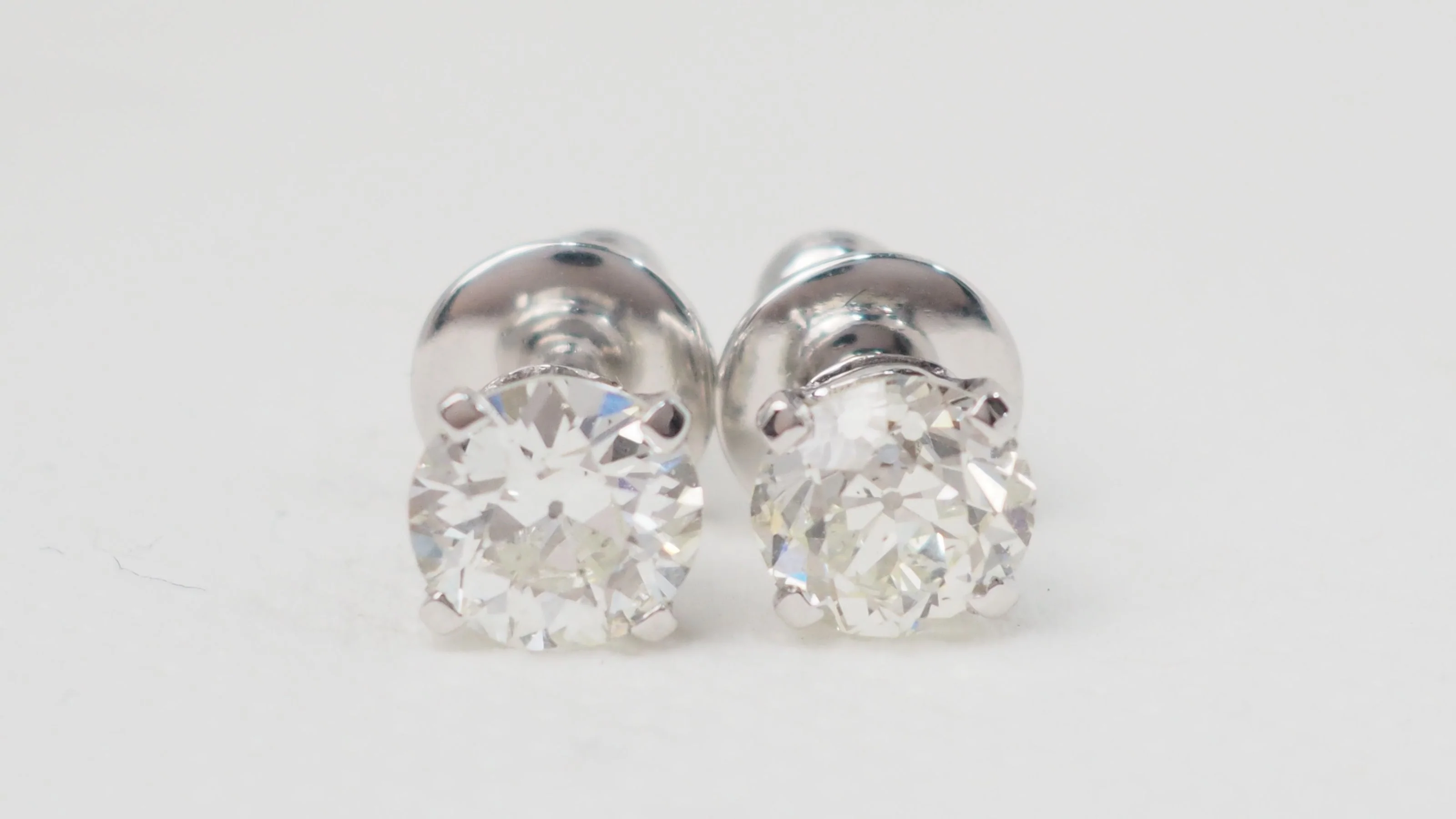 Puces d'oreilles en or blanc et diamants - Image 5