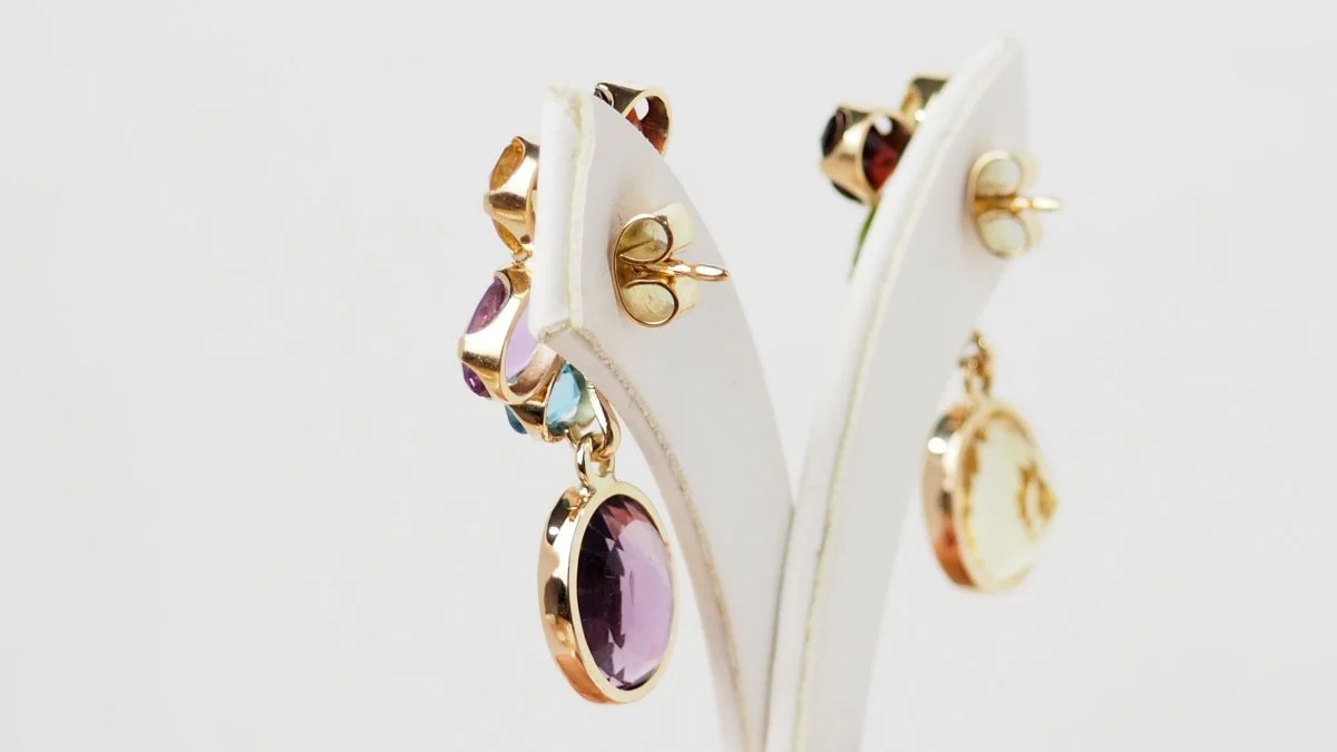 Boucles d'oreilles en or jaune et pierres fines - Image 3