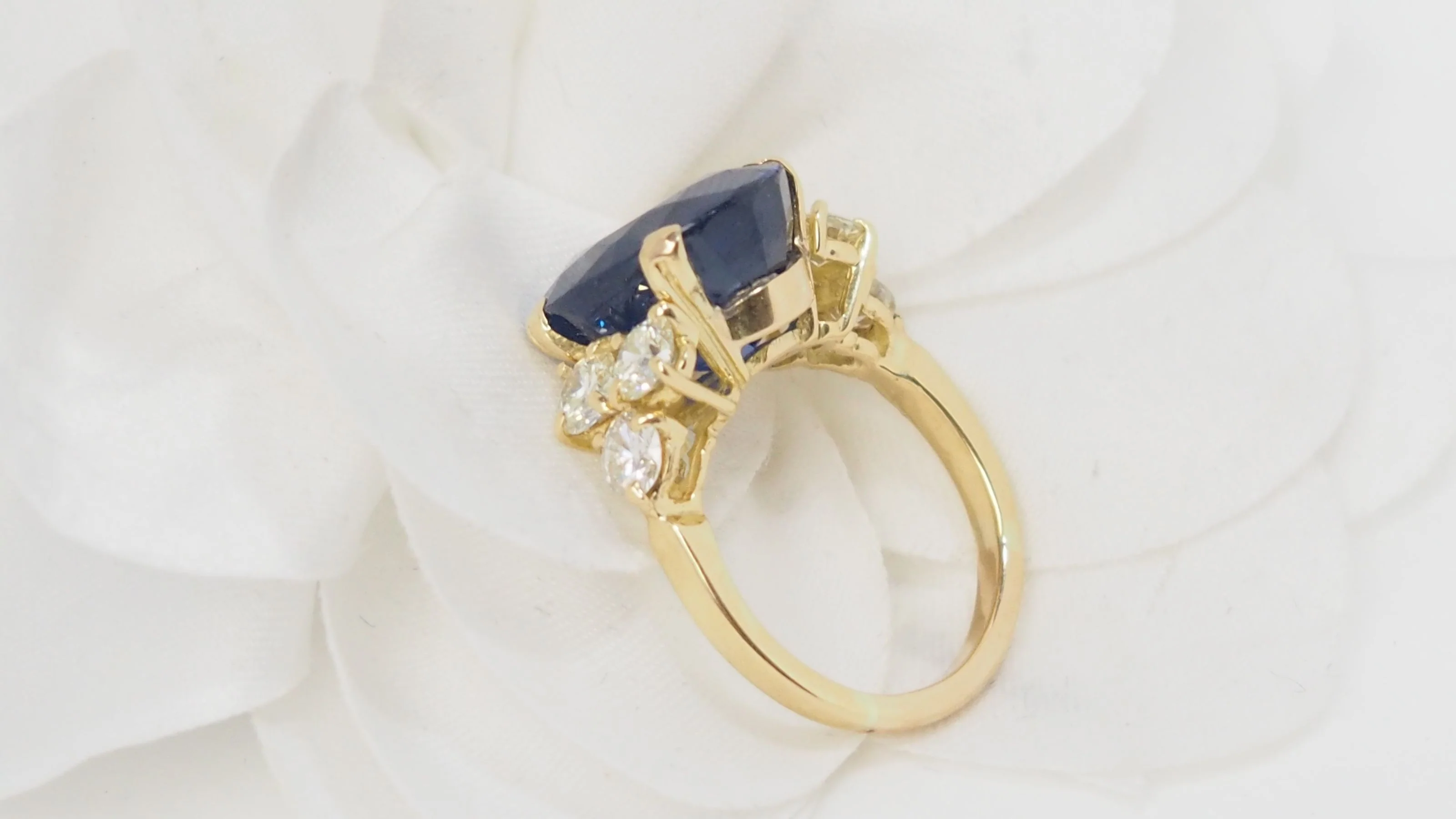 Bague importante en or jaune, saphir de Ceylan et diamants - Image 10