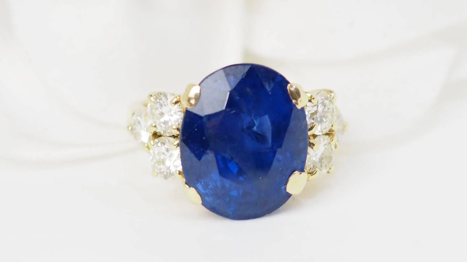 Bague importante en or jaune, saphir de Ceylan et diamants - Image 8