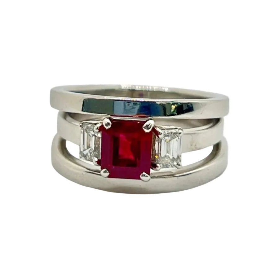 Bague Trilogie en or blanc, rubis et diamants
