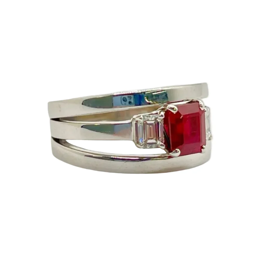 Bague Trilogie en or blanc, rubis et diamants - Image 3